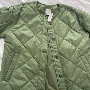 Gap army green lightweight quilted puffer jacket. NWT.